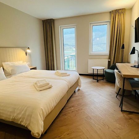May Hotel Майшос Экстерьер фото